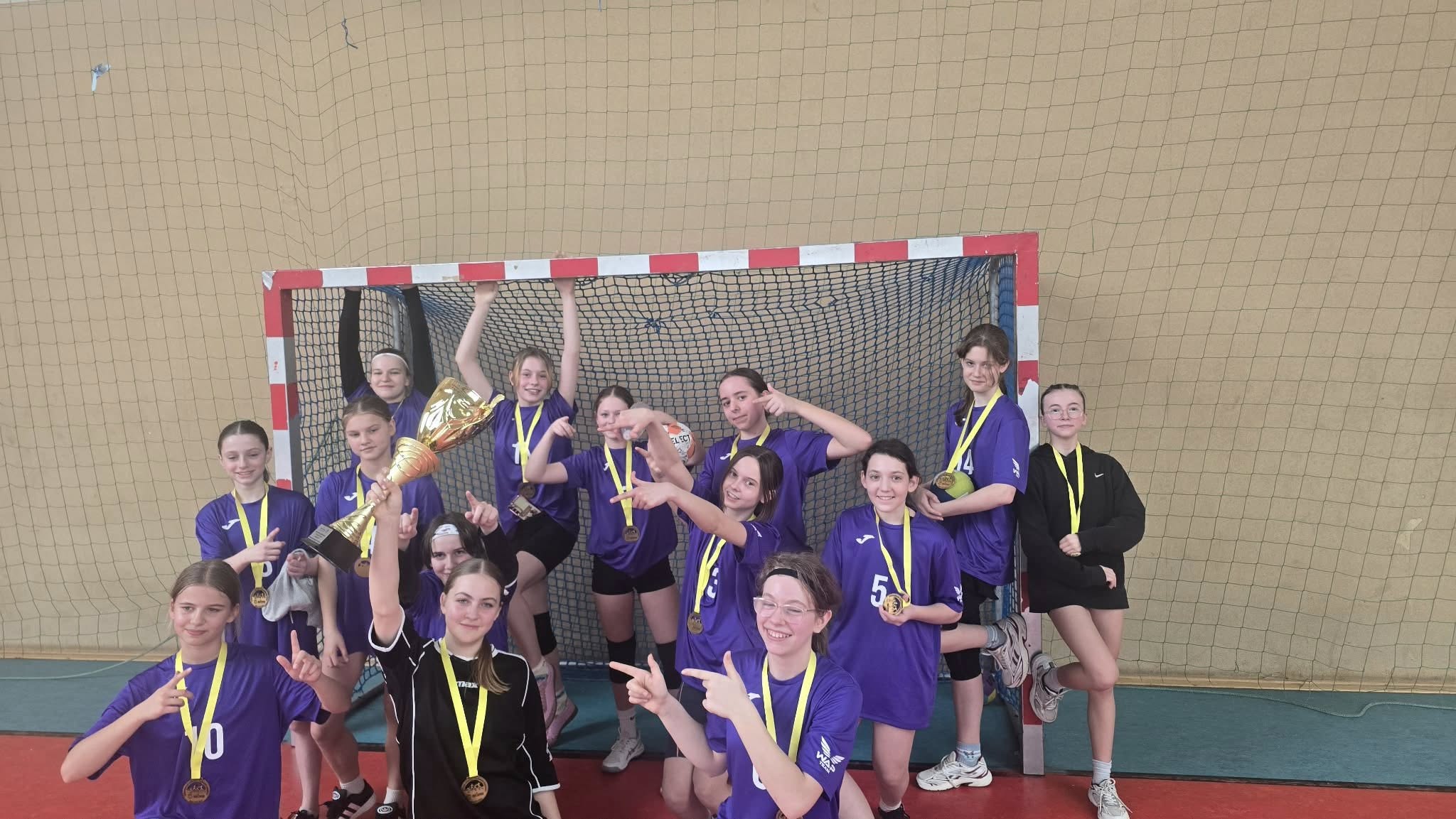 Mistrzostwo Powiatu Legionowskiego dla SP Jadwisin w piłce ręcznej ID